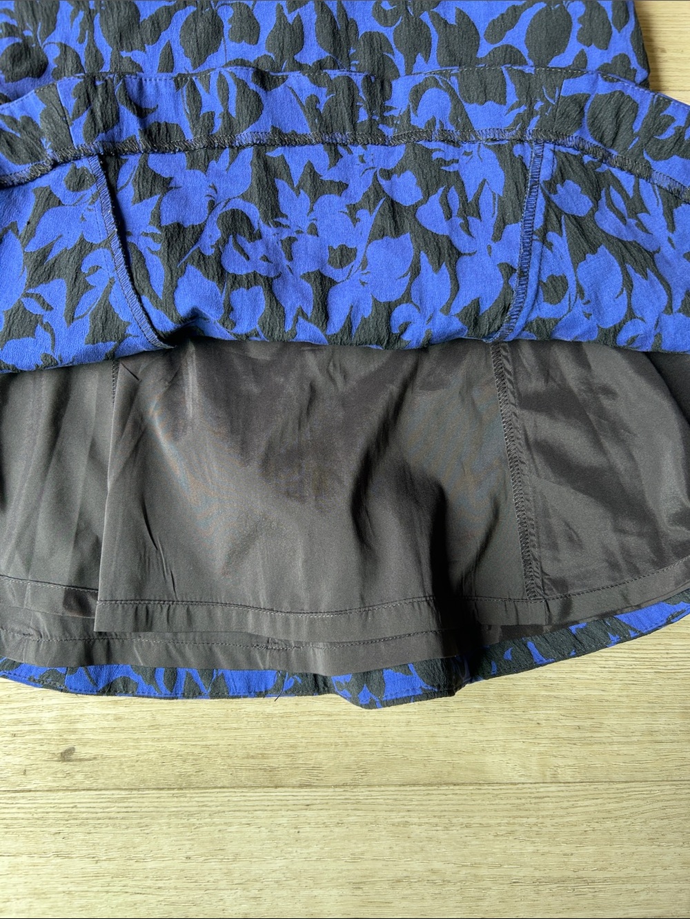 Express Royal Blue and Black Floral Mini Skirt Size 00 - Picture 4 of 7